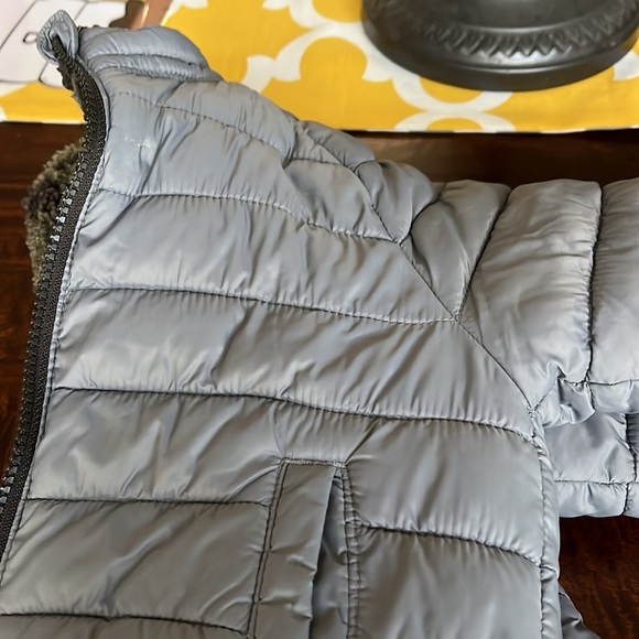 Toddler boys Gap jacket in a 2t - Picture 3 of 5